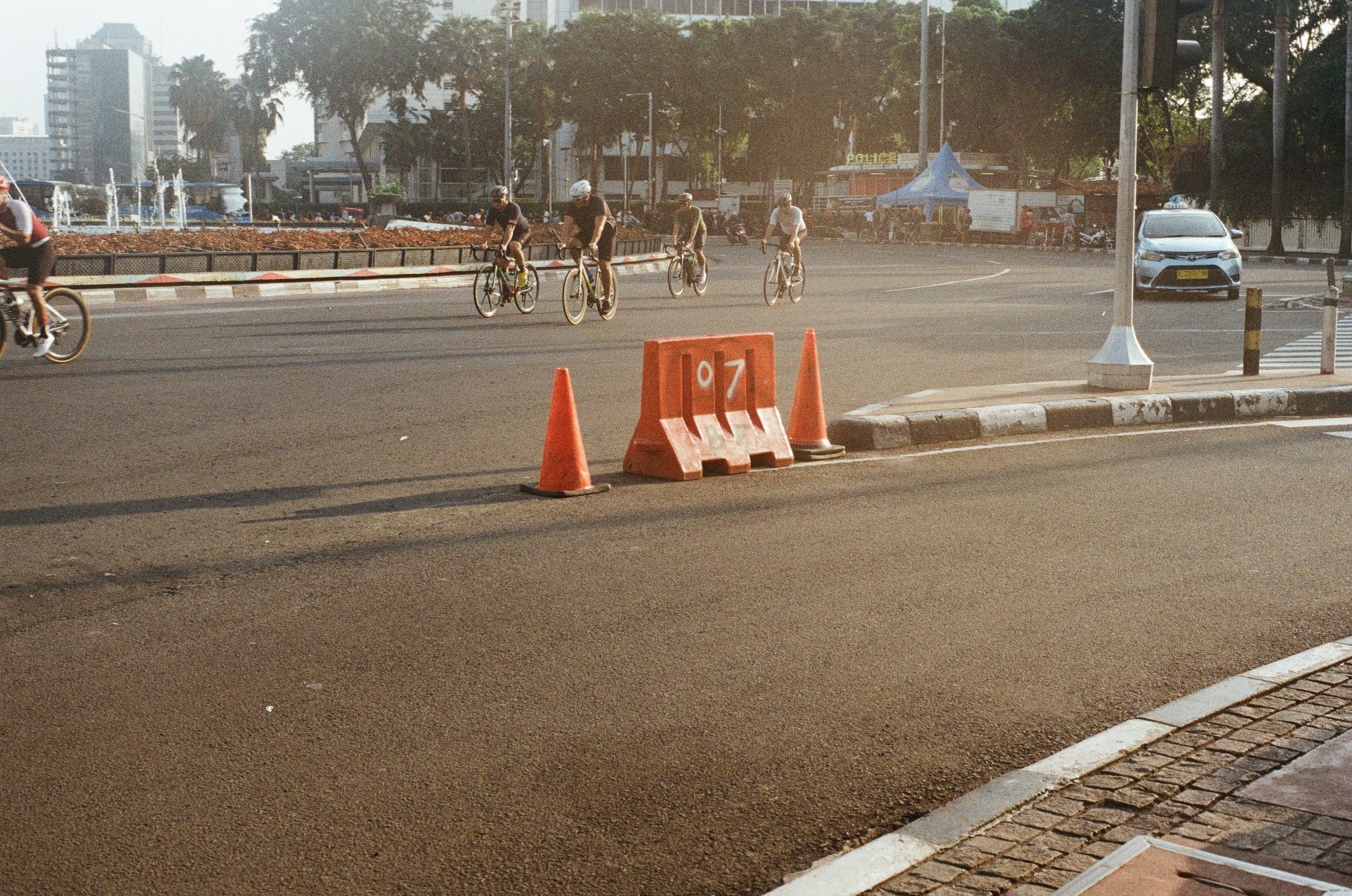 TRAFFIC CONE - ORANGE H450MM - Image 3